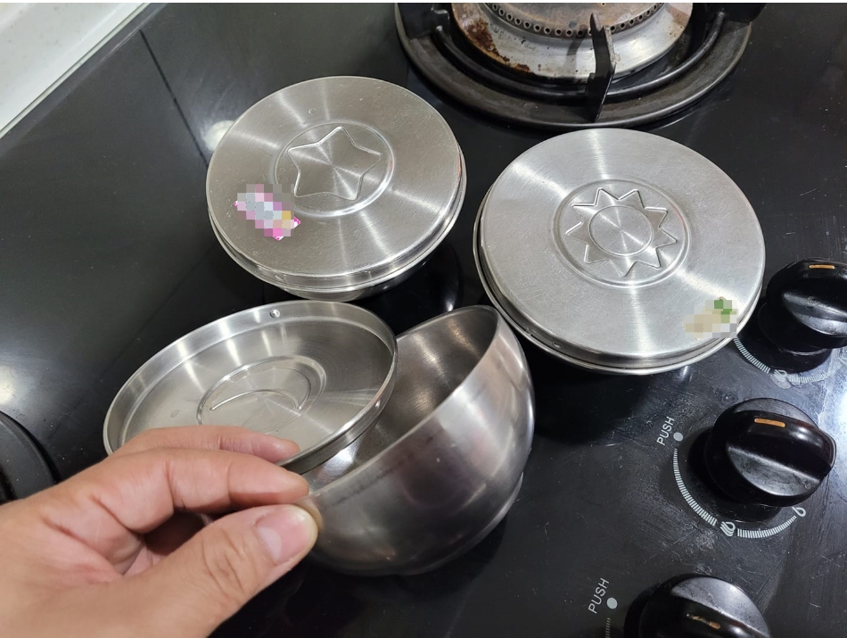 噁 幼兒園三色碗挖出巨量髒垢 網友大推這款式 隨便洗就乾淨 好雞婆 媽咪拜mamibuy