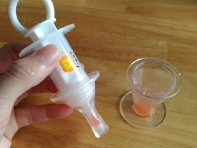 餵小孩吃藥