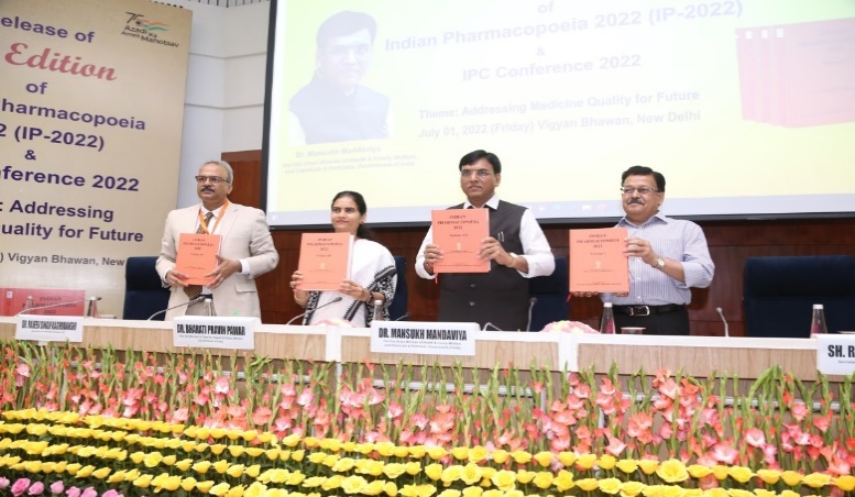 Union Minister of Health and Family Welfare, Govt. of India, Dr. Mansukh Mandaviya, releasing the Ninth Edition of Indian Pharmacopoeia (IP) 2022 on 01st July, 2022 at Vigyan Bhawan, New Delhi