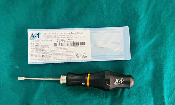 Infra-zygomatic crest (IZC) implant and driver