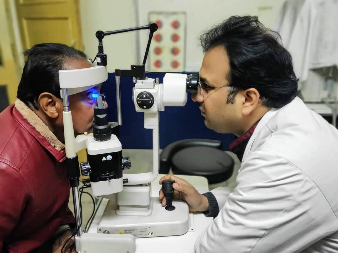 Procedure ofgoldmann applanation tonometry