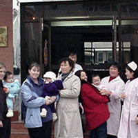 We all say goodbye to the babies&rsquo; old home.