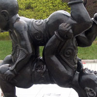 The first person to e-mail us with the correct number of babies in this sculpture will receive a prize on our return home.