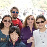 The family that climbs to the top of Dr. Sun Yat-sen&rsquo;s Mausoleum and accompanying staircase stays together.