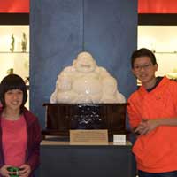 No, the fat guy in the middle is not Mark.