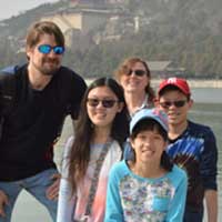 The family that views the Summer Palace together stays together.