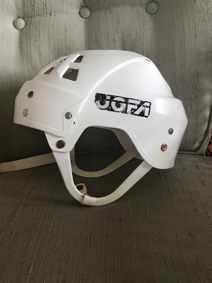 Casque de hockey CCM ajustable (Gebraucht) in Borex für CHF 25 - nur