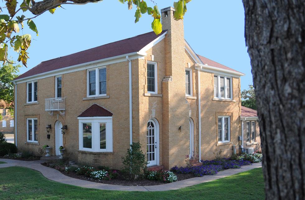 alumni-house