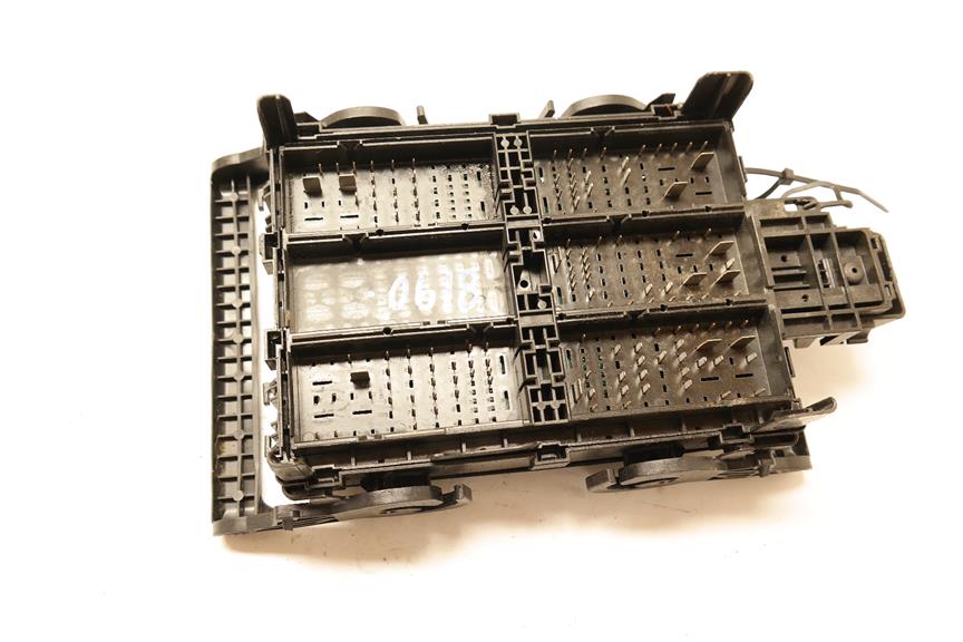 OEM 23285566 - Used 2015 GMC Sierra 1500 Denali Fuse Box - Benzeen ... OEM 23285566 - Used 2015 GMC Sierra 1500 Denali Fuse Box - Benzeen ...