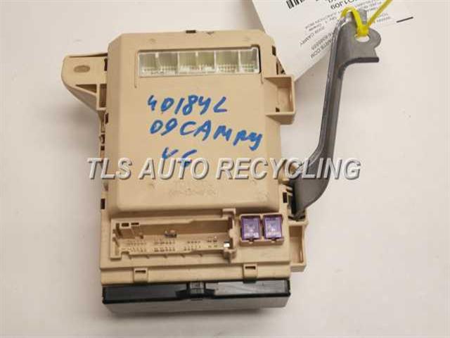 2009 Toyota Camry - 82730-06511 - Used - A Grade. head lamp toyota camry 2009 fuse box 
