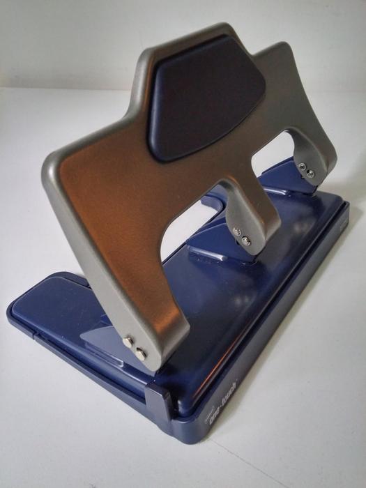 Staples® 3Hole Punch, 30Sheet Burnaby (incl. New