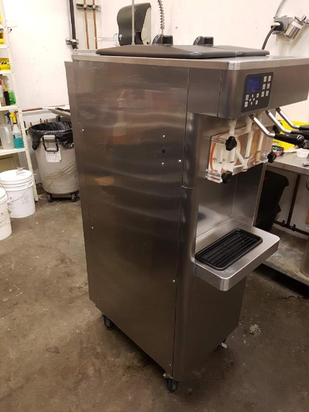 Stoelting F231 Soft Serve Frozen Yogurt Ice Cream Machine Air Cooled