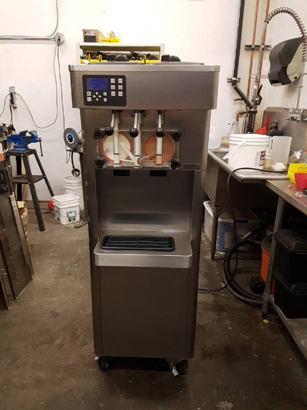 Stoelting F231 Soft Serve Frozen Yogurt Ice Cream Machine Air Cooled