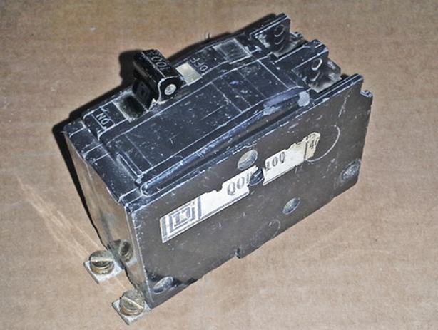 USED Square D QOB 2p 100a QOB2100 Circuit Breaker