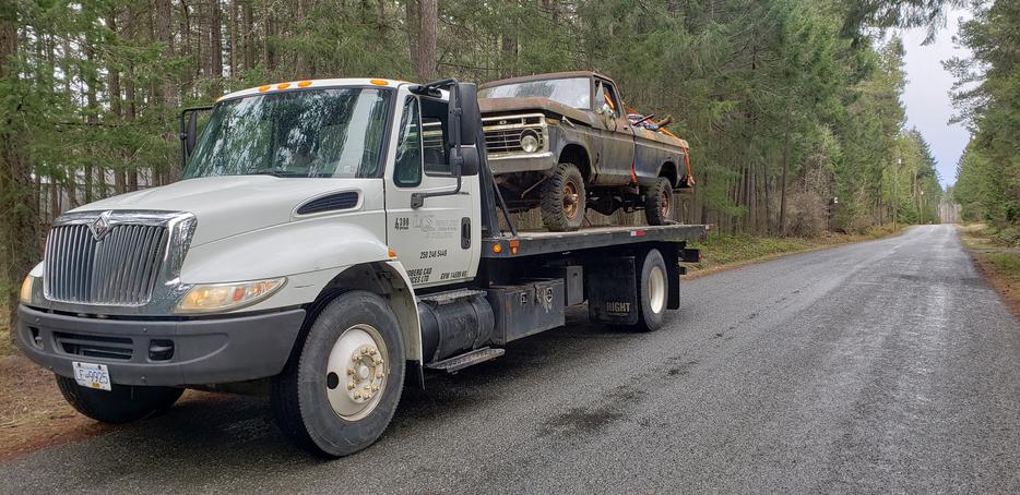 Flatbed Tow Truck Service Parksville, Nanaimo - MOBILE