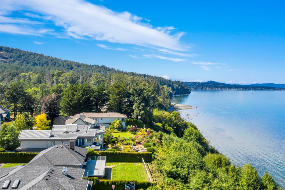 Gordon Head WATERFRONT HOUSE 4 Br 3 bath Saanich, Victoria