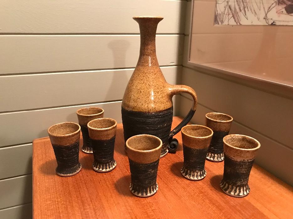 RAY MARSHALL BRITISH STUDIO ART POTTERY 8 PIECE DECANTER SET. Central