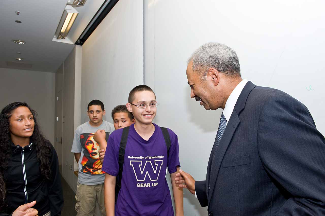 Congressman Chaka Fattah meets a young GEAR UP student.