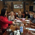 UW dancers sample different kinds of tea