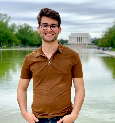 Hugo presented his research to members of Congress at the Posters on the Hill conference in Washington D.C.