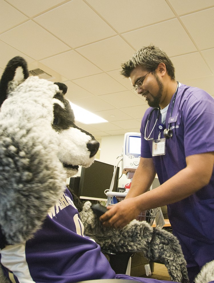 More than 200 neighbors attend UW Neighborhood Ravenna Clinic opening