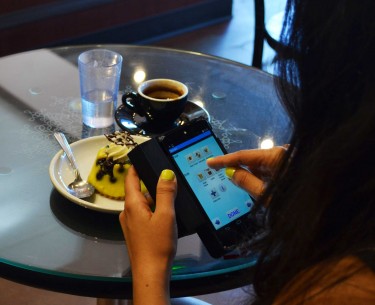 Users can rely on the app's database of 9000 different foods or use the phone's keyboard or voice recognition software to provide more detailed data about what they are eating.