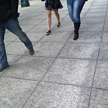 New University of Washington research finds different factors in the built environment motivate higher-income and lower-income people to walk and bike.
