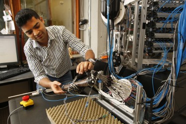 UW computer science and engineering doctoral student Vikash Kumar custom built this robot hand, which has 40 tendons, 24 joints and more than 130 sensors.