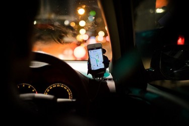 A new UW study finds Uber wait times in Seattle are faster in lower income neighborhoods.