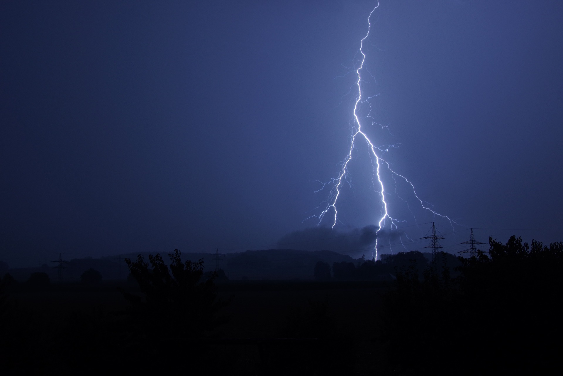 how lightning strikes can