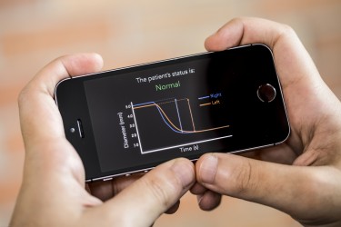 photo of pupilscreen output on phone