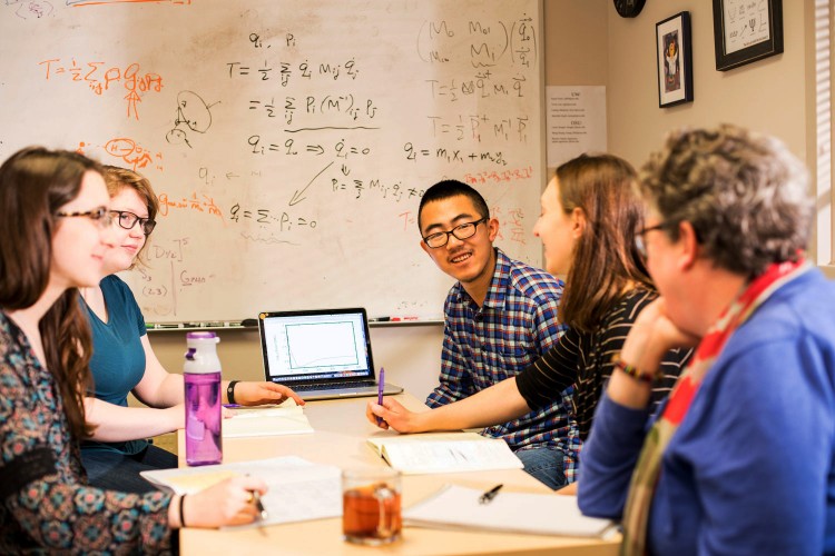 A University of Washington study has found that social dynamics affect student performance on group projects. The more comfortable students are in the group, the better they perform.