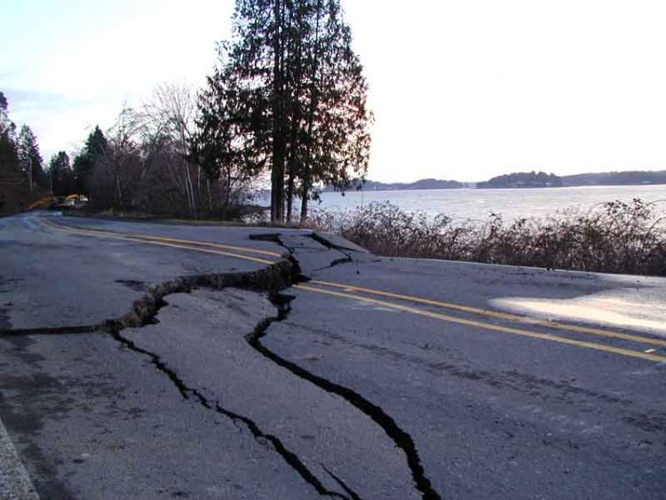 Deep earthquakes within the Juan de Fuca plate produce few aftershocks