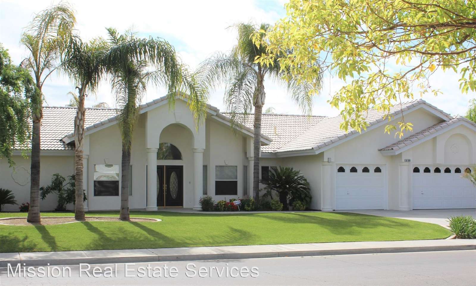 6108 Ski Slope Dr Bakersfield CA 93313 is a 4 Bedroom House for rent