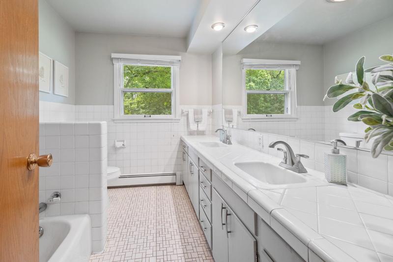9125 Highway 7 Saint Bonifacius, MN