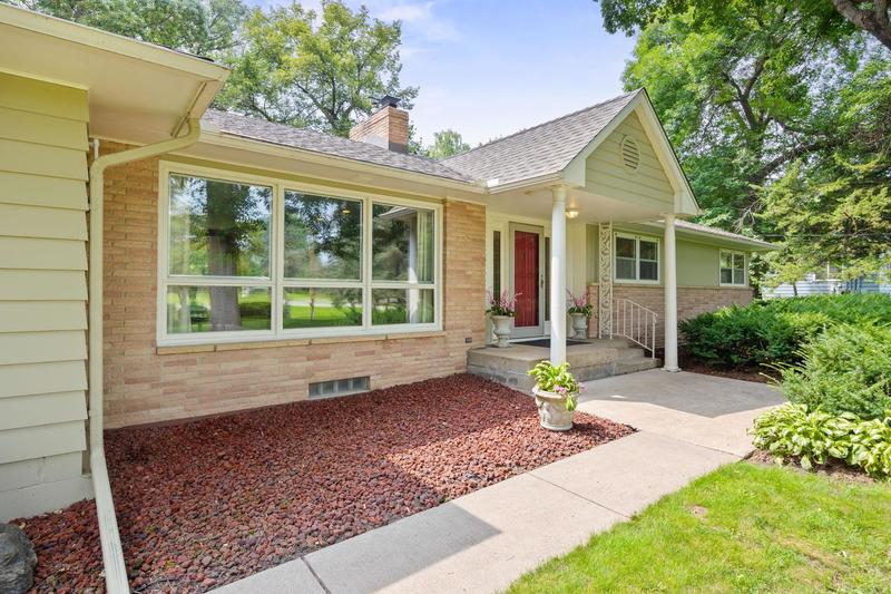 9125 Highway 7 Saint Bonifacius, MN