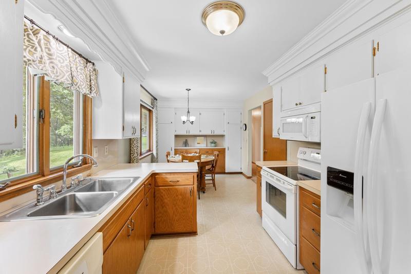 9125 Highway 7 Saint Bonifacius, MN