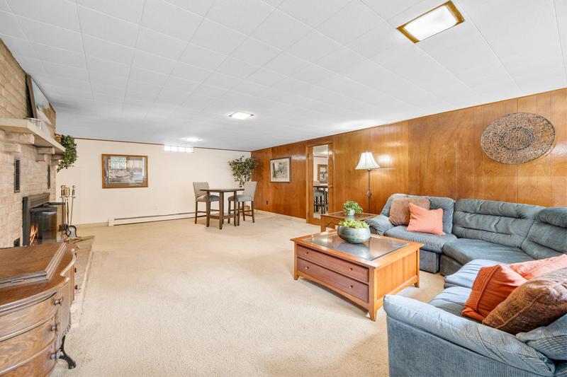 9125 Highway 7 Saint Bonifacius, MN