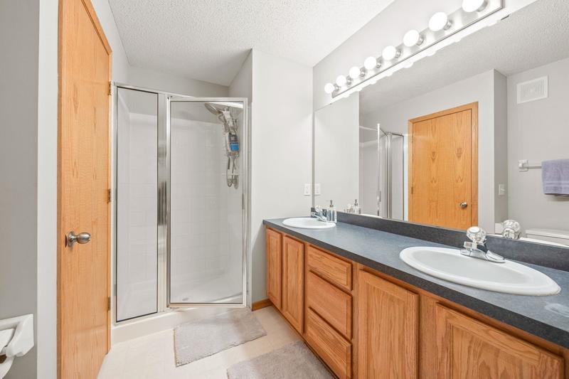 17085 Eastwood Avenue Lakeville, MN