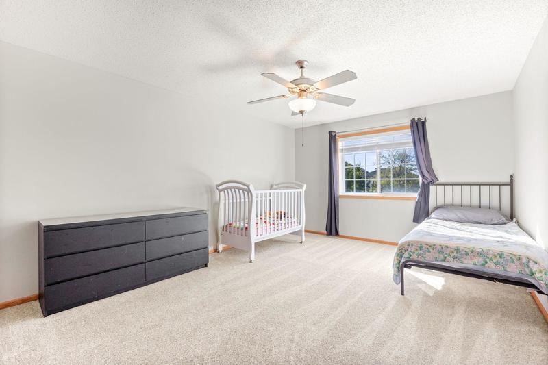 17085 Eastwood Avenue Lakeville, MN