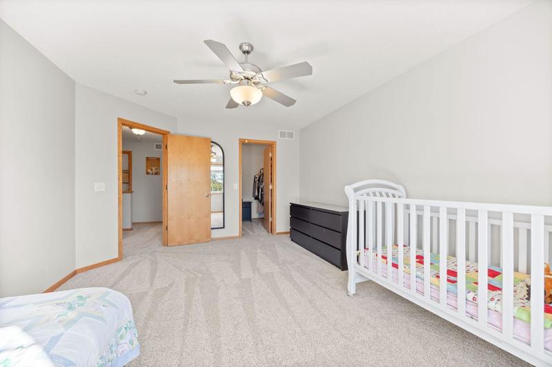 17085 Eastwood Avenue Lakeville, MN