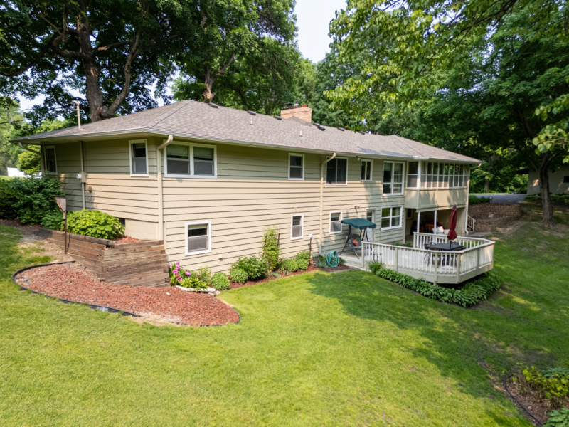 9125 Highway 7  Saint Bonifacius, MN