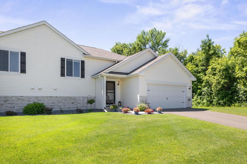 1042 White Tail Lane  Montrose, MN