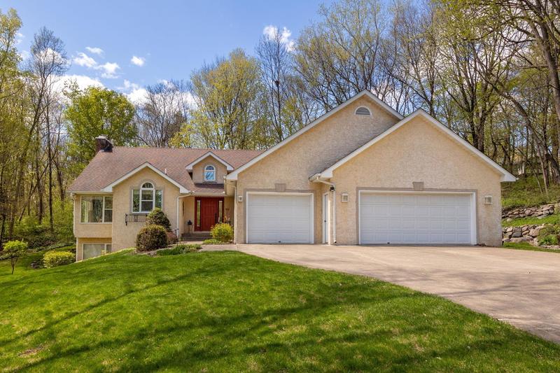 1360 Parkview Drive  Chaska, MN