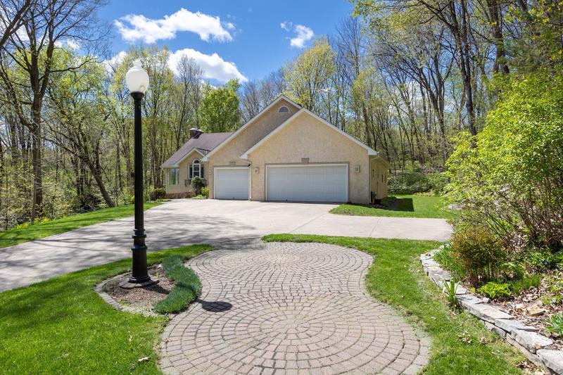 1360 Parkview Drive  Chaska, MN