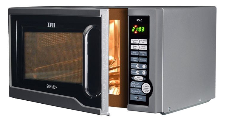 Qué sucede si pones un horno de microondas dentro de otro horno de microondas (entre otras cosas)