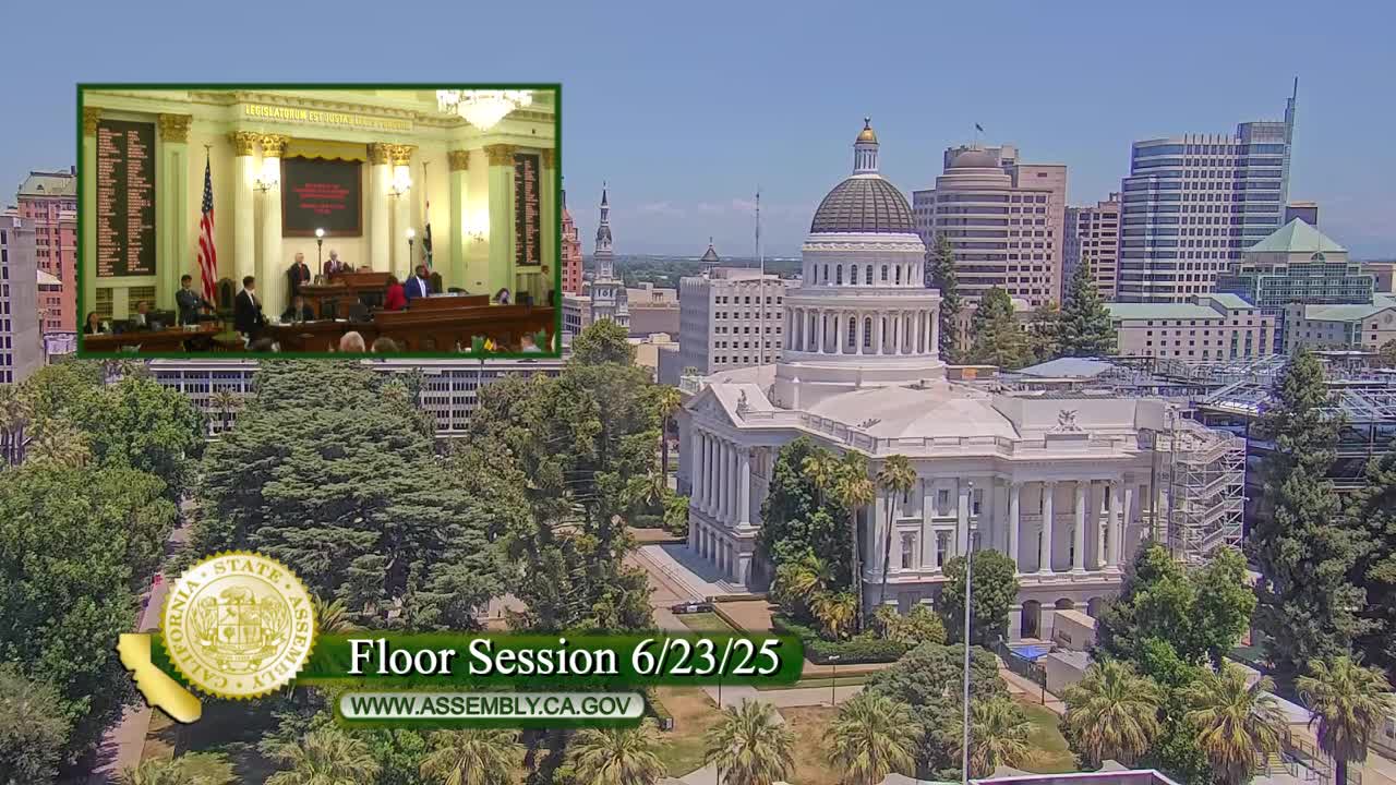 In the Gilets Jaunes Paris Riots France Faces Facebook Revolution -  Bloomberg, image size:1280x720