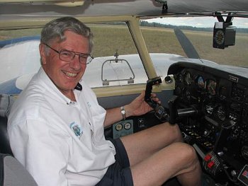 Al Hepburn in his Piper PA-30 Twin Commanche