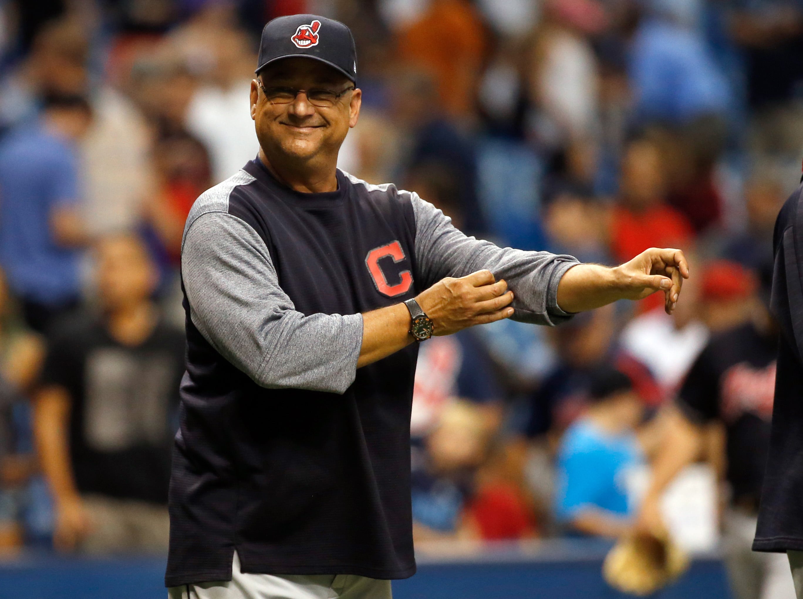 Kluber leaves early in Cleveland's rout of Royals