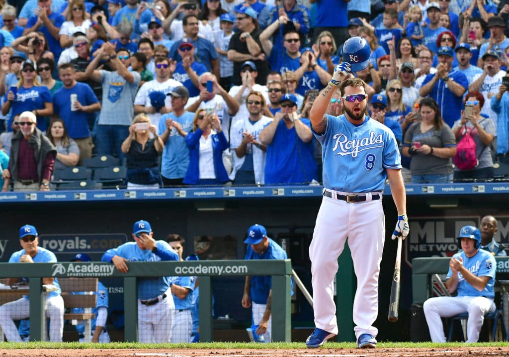 Mike Moustakas agrees to deal to return to Royals